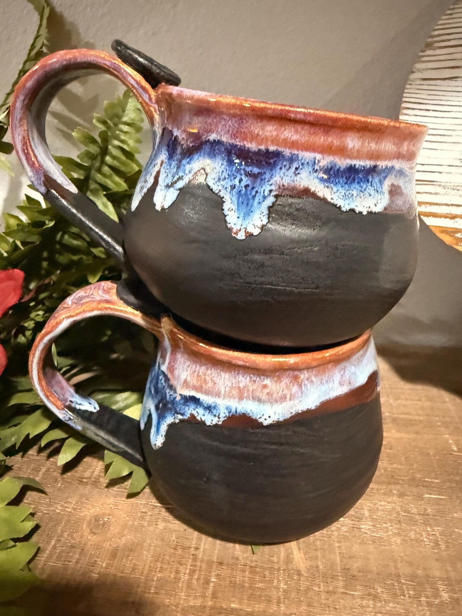 Black and purples stoneware mug . - Image 2