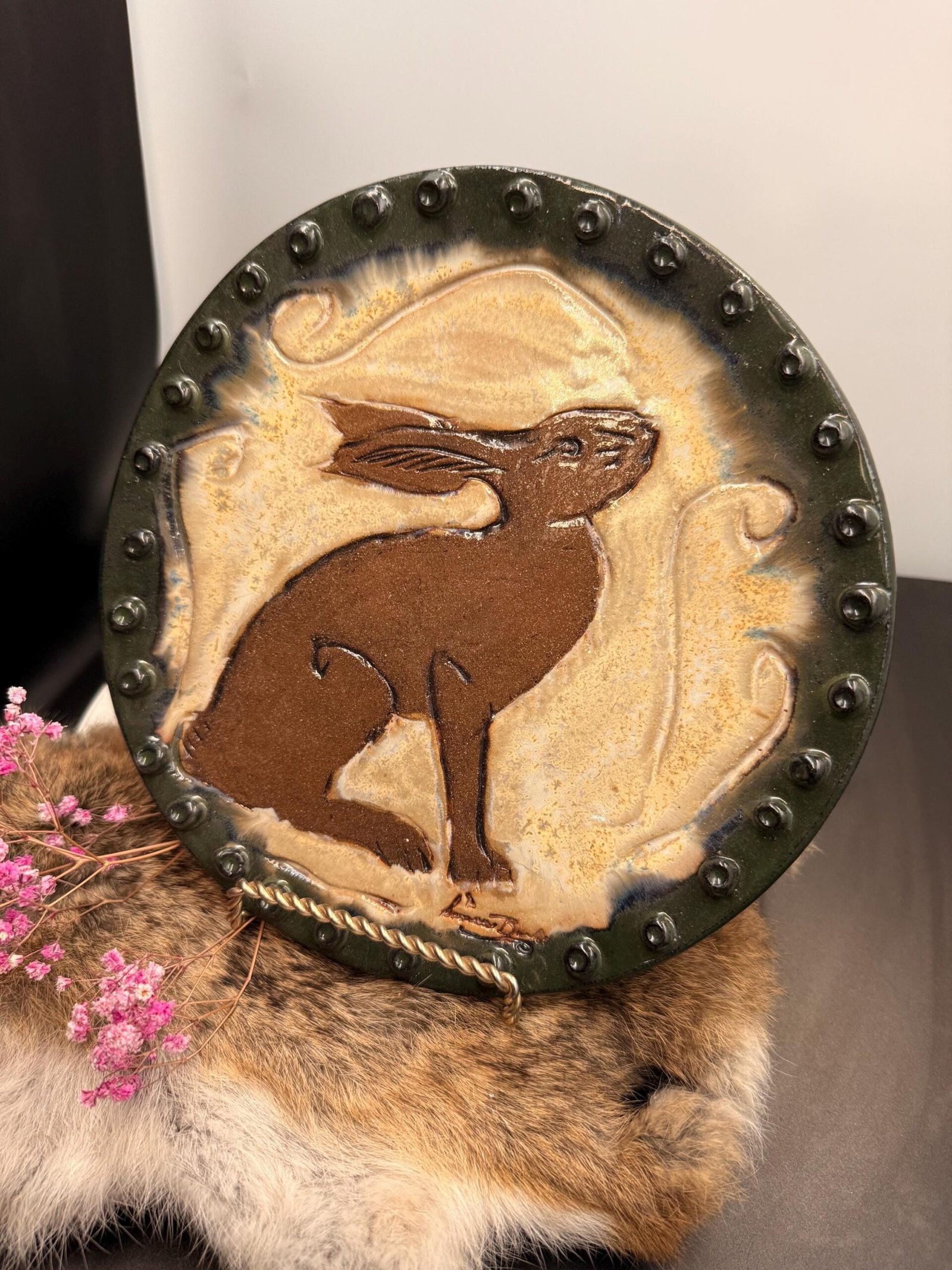 Absolutely gorgeous Bullet Spring Hare, Bunney, Rabbit Plate. 10”