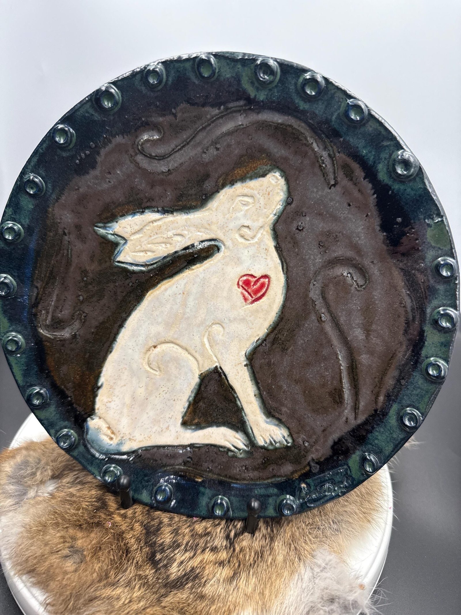 Absolutely gorgeous Bullet Spring Hare, Bunney, Rabbit Plate. 9” forest core